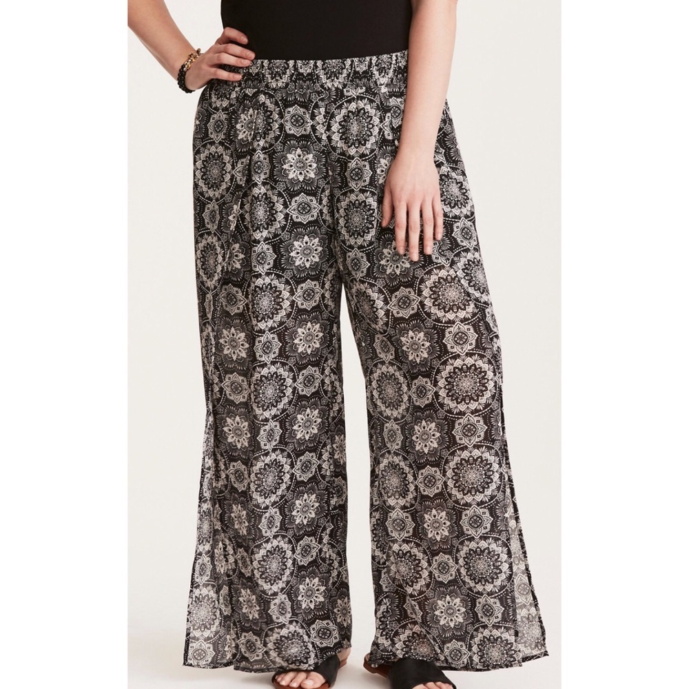Black and White Torrid Chiffon Wide Leg Pant